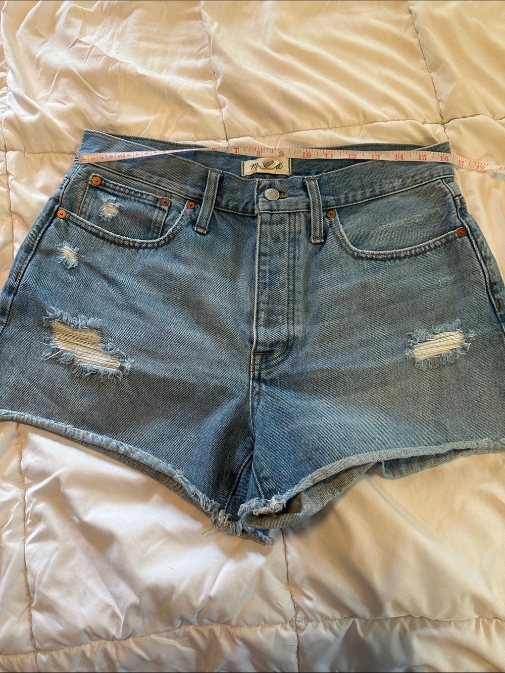 Madewell High-Waist Distressed Denim Shorts in Blue - Curvy Relaxed